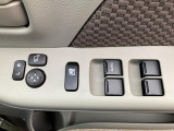 【電動格納ミラー&パワーウィンドースイッチ】室内から窓の操作もミラーの開閉も出来ますよ☆