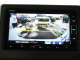 ■バックカメラ■ガイドラインが表示されるので、バック駐車が苦手な方でも安心です!ギアをリバースに入れれば自動的に切り換わりますので、面倒な操作も不要です♪狭い駐車場もお車を傷つけず安心ですね!