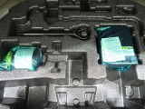 トランクルーム床下にパンク修理キットを搭載しております。