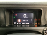 デジタル表示のスピードメーターとタコメーター、燃費やオドメーターなどの表示の他に、ホンダセンシング機能などの表示もできる多機能なマルチインフォメーション・ディスプレイです。