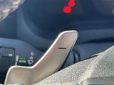 【パドルシフト(AT車)】MT車と同じように好きなギアで走ることができます!ステアリングから手を離さずに指先だけでシフト操作ができ、よりスポーティな走りをお楽しみいただけます。