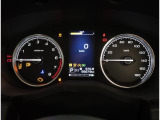 視認性に優れたメーターで、夜間走行も安心して運転できます!マルチインフォメ―ションディスプレイには車両情報を表示!メーター内の光度調整機能も付いております!