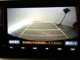 【バックモニター】 装備してます ♪(^_^)v 気になる後ろの見通しも、車庫入れに大活躍☆これが付いているだけでも違いますよ!!運転が困難な場所でも、しっかりサポート!心強い味方のモニターです♪