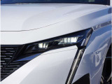 【ヘッドライト】省電力で長寿命の明るく運転しやすいLEDヘッドランプです。明るく照らすので暗い夜道からお客様を守ってくれます。