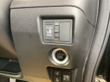 パワースライドドアの開閉はスマートキーのリモコンやドアノブは勿論、運転席側のスイッチ操作でも開閉ができ、安全・簡単です。