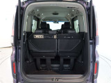 開口部の広いラゲージスペースは、ゴルフバックなどの荷物もラクラク積み込めます。