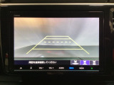 バックでの車庫入れも安心です! リアカメラが付いているバックモニター付のナビを装備しております。操作線もついており距離感も画面から確認できます。