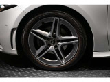 メルセデスの認定中古車「サーティファイドカー」では、万一お車が故障した場合も、ご購入後1年間もしくは2年間※は走行距離にかかわらずメルセデス・ベンツ正規サービスネットワークで無料修理いたします