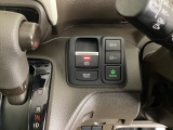 パーキングブレーキはスマートな電子制御式と合わせて渋滞時等にブレーキペダルから足を離しても停車状態を保持してくれるオートブレーキホールド機能で運転が楽になります。スタートはアクセルペダルを踏むだけ