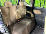 後部座席も気になるようなキズ・汚れやへたり等、大きなダメージはなく、良好な状態です。