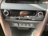 オートエアコンなので、お好みの温度に設定するだけで車内を快適空間にしてくれます。運転席&助手席にシートヒーター付いてます。寒い日に助かります