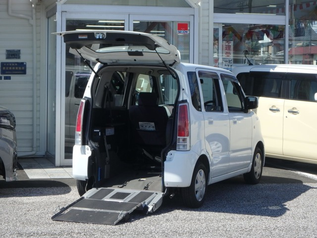 ワゴンR ウィズ 車いす移動車 リヤシート付 手動固定式