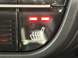 【シートヒーター】寒い日に重宝するシートヒーター!エアコンより早く温まってくれるので寒がりの人も安心ですね♪エアコンの温風は乾燥するから苦手、という方にもをおすすめです。