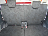 後部座席も広々です!目立った汚れや傷もなく綺麗です!納車の際にはルームクリーニングを実施しております!