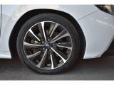 純正18インチアルミホイル/タイヤサイズは225/45R18です