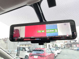 スマートルームミラー装備!夜間や雨天時など後方が視認しにくい時も鮮明な映像が映るんですよ!