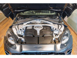 4.0L V8ツインターボエンジン搭載軽快かつパワフルな走りを存分にお楽しみください