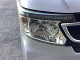 ディスチャージヘッドライト【HID】を装備していますのでとても明るく、夜間の走行や雨の日も安全・安心です。