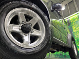 弊社では、全車『修復歴なし』のお車のみ取り扱っております。専任バイヤーによる厳選した仕入れの後、入庫後の車両チェックを行い、ネクステージが認定した高品質な中古車をご提供しております。