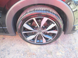 純正18インチアルミホイール装着です。シンプルなホイールデザインです。