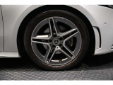 メルセデスの認定中古車「サーティファイドカー」では、万一お車が故障した場合も、ご購入後1年間もしくは2年間※は走行距離にかかわらずメルセデス・ベンツ正規サービスネットワークで無料修理いたします