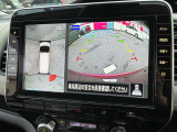 車を真上から見ているように、周囲の状況を把握しながら安心して駐車が行えるアラウンドビューモニター装備!