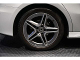 メルセデスの認定中古車「サーティファイドカー」では、万一お車が故障した場合も、ご購入後1年間もしくは2年間※は走行距離にかかわらずメルセデス・ベンツ正規サービスネットワークで無料修理いたします