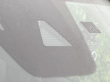 【i-ACTIVESENSE】走行中に前方の車両等を認識し、衝突しそうな時は警報とブレーキで衝突回避と被害軽減をアシスト。より安全にドライブをお楽しみいただけます。