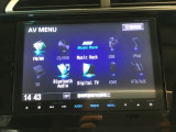 メモリーナビにフルセグTV機能あり。 ドライブや旅行に欠かせない装備です。