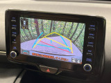 【バックカメラ】駐車時に後方がリアルタイム映像で確認できます。大型商業施設や立体駐車場での駐車時や、夜間のバック時に大活躍!運転スキルに関わらず、今や必須となった装備のひとつです!