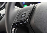 ブラインドスポットモニターです。隣の車線を走行する車両をレーダーで感知し運転をアシストしてくれます。