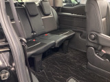 サードシートは収納タイプです!!荷物が多い時には簡単に荷室に変更して貰えます!!