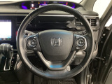 ハンドルにHondaセンシング系のクルーズコントロールやレーンキープアシストなどのスイッチと、オーディオの操作スイッチが装備されています。ハンドルから手を離さず安全に操作できます。