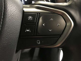 アダプティブクルーズコントロール機能付きです。走行中に先行車の様子を検知しながら、設定した車速の範囲内で先行車との距離のキープを支援します。詳細は販売店スタッフまでおたずねください。