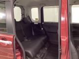 スライドドアなら狭い駐車場でもドアをぶつける心配がありません。ステップが低く乗り降りもしやすいです。