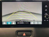 【バックカメラ】運転が苦手な方も車庫入れラクラクです!ギアをリバースに入れれば自動的に切り換わりますので、面倒な操作は不要です♪狭い駐車場もお車を傷つけず安心ですね!