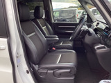 フィット感のあるシート。しっかりと支えてくれるので、長時間の運転を快適にサポートしてくれます。