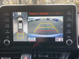 バックギアに入れますとご覧のような画像に自動的に切り替わります。車庫入れ時に役立ちます。