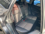 後部座席です。足元もゆったりとあります。