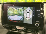 【パノラミックビューモニター】専用のカメラにより、上から見下ろしたような視点で360度クルマの周囲を確認することができます☆死角部分も確認しやすく、狭い場所での切り返しや駐車もスムーズに行えます。