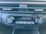フルオートエアコンです!ボタンでの簡単な操作で室内を快適な温度にします。夏場・冬場でも快適なドライブができます!