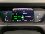 デジタル表示のスピードメーターとタコメーター、燃費やオドメーターなどの表示の他に、ホンダセンシング機能などの表示もできる多機能なマルチインフォメーション・ディスプレイです。