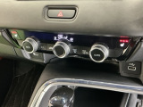 運転席/助手席シートヒーターで寒い日もすぐに温かくなり快適に過ごせます。3段階の温度調整が可能です