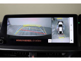 パノラミックビューモニター付きです。車両を上から見たような映像をディスプレイオーディオ画面に表示。運転席からの目視だけでは見にくい、車両周辺の状況をリアルタイムでしっかり確認できます。