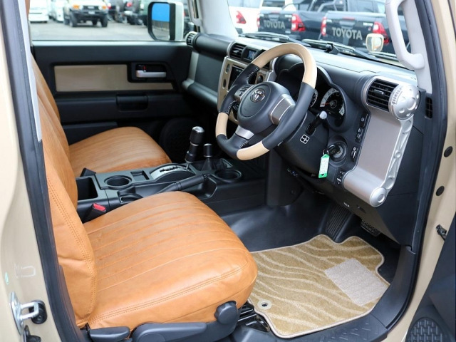 トヨタ FJクルーザー 4.0 カラーパッケージ 4WD の中古車詳細 (160,000
