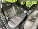 後部座席も気になるようなキズ・汚れやへたり等、大きなダメージはなく、良好な状態です。