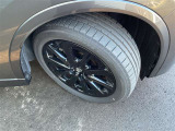 こちらはスタイリッシュな純正アルミホイールを装着しております☆