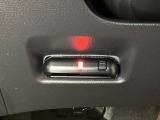ハンドルの左下にETC(社外品)がついています。高速道路の料金所の通過も楽々です。 カードの取り出しもしやすい場所についています。