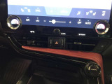左右独立温度コントロールフルオートエアコンです。運転席、助手席それぞれで独立して温度設定ができます。冷え性の方が乗っても安心ですね♪