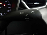 オートライト機能装備です!車外の明るさに応じて、自動的にライトの点灯・消灯をしてくれます♪